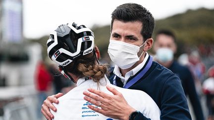 Stephen Delcourt, le manager de la FDJ - Nouvelle Aquitaine - Futuroscope, livre ses impressions avant le premier Paris-Roubaix féminin. (Twitter FDJ Nouvelle-Aquitaine Futuroscope)