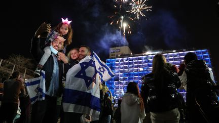 Grâce au succès de la campagne de vaccination contre le Covid-19,&nbsp;la fête de l'indépendance est célébrée quasi normalement&nbsp;en Israël&nbsp;jeudi 15 avril 2021. (ABIR SULTAN / EPA)