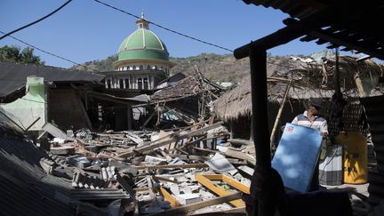 Près de dix jours après le séisme sur l'île de Lombok en Indonésie, l'aide peine encore à arriver. (LUI SIU WAI / XINHUA)