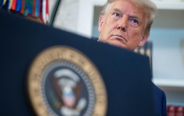 Le président américain, Donald Trump, lors d'une cérémonie dans le Bureau ovale, à la Maison Blanche (Washington), le 7 décembre 2020. (SAUL LOEB / AFP)