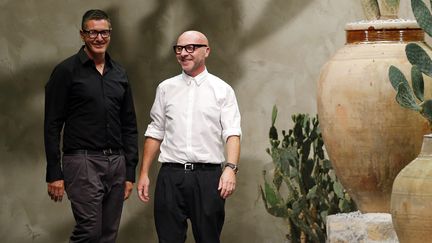 Domenico Dolce et Stefano Gabbana pr&eacute;sentent leur collection estivale &agrave; Milan (Italie), le 23 septembre 2012. (STEFANO RELLANDINI / REUTERS)