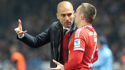 Franck Ribéry en discussion avec Pep Guardiola (OLIVER MEHLIS / ZB)