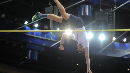 Lavillenie a passé 5,80 m à sa première tentative  (JOE KLAMAR / AFP)