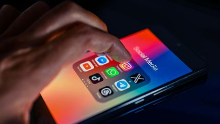 Applications de réseaux sociaux sur un smartphone. (JONATHAN RAA / NURPHOTO)