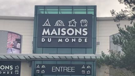 L'enseigne d'ameublement Maisons du Monde connaît des difficultés, avec une baisse des ventes significative depuis deux ans. La marque annonce un plan d'économies et de réorganisation de ses magasins. (France 2)