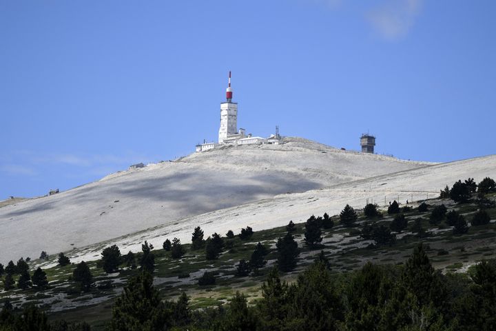 La montée du mont Ventoux lors du dernier passage du Tour de France, le 14 juillet 2016. (YORICK JANSENS / BELGA MAG / AFP)