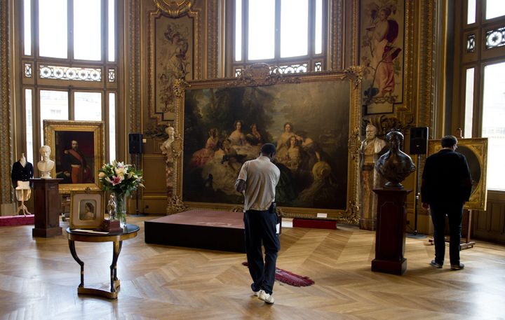 Une partie de la collection de "Kip" Forbes sur le Second Empire, présentée au Palais Garnier.
 (ALAIN JOCARD / AFP)