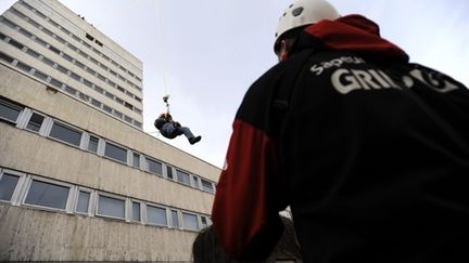 Exercice dans le cadre d'un simulation de séisme dans le sud de l'Alsace, confronté à un risque sismique (février 2010) (AFP / Sébastien Bozon)