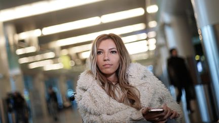 La chanteuse Ioulia Samaoïlova, candidate de la Russie à l'Eurovision, arrive à l'aéroport Sheremetyevo de Moscou, le 16 mars 2017. (ALEXEY FILIPPOV / SPUTNIK / AFP)