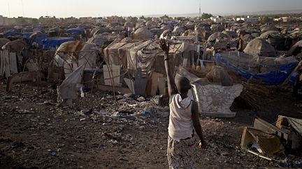 Le camp de déplacés à Faladié, dans la périphérie de&nbsp;Bamako, le 2 avril 2020.&nbsp; (MICHELE CATTANI / AFP)