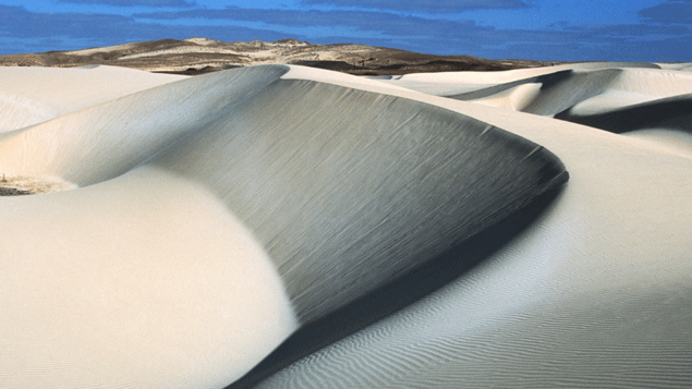 &nbsp; (Les alizés acheminent le sable du Sahara sur l'île de Boa Vista.© Géo)