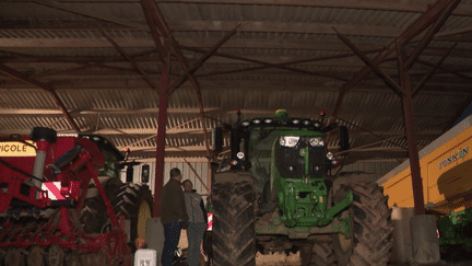 Agriculture : pour faire des économies, des agriculteurs partagent leur matériel (France 2)