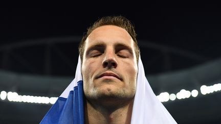 Renaud Lavillenie remporte la m&eacute;daille d'argent en saut &agrave; la perche, le 15 ao&ucirc;t 2016 &agrave; Rio. (FRANCK FIFE / AFP)