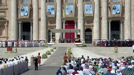 Religion : trois Français ont été canonisés par le Pape (FRANCE 3)