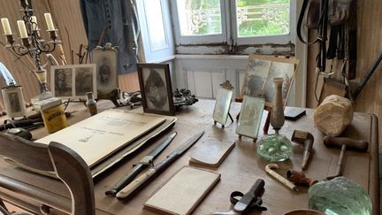 La chambre d'Hubert Rochereau, jeune "Poilu" de 21 ans, est resté intacte depuis sa mort le 26 avril 1918. (Aurore Richard)