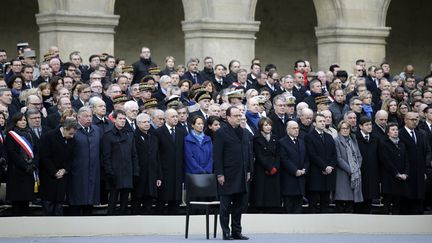 Le pr&eacute;sident de la R&eacute;publique, Fran&ccedil;ois Hollande, le 27 novembre 2015 aux Invalides (Paris) pour l'hommage national aux victimes des attentats de Paris. (PHILIPPE WOJAZER / POOL)