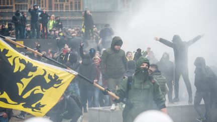 Lors de la manifestation à Bruxelles (Belgique), le 16 décembre 2018, contre le pacte de l'ONU sur les migrations. (JONAS ROOSENS / BELGA MAG / AFP)