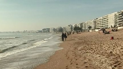 C’est la plus grande plage urbaine de France. Alors forcément, au moindre&nbsp;rayon de soleil, la plage de La Baule (Loire-Atlantique) devient un passage obligé, surtout en plein mois de février.&nbsp; (CAPTURE D'ÉCRAN FRANCE 3)