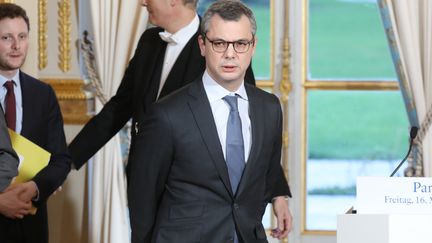 L'association Anticor a déposé plainte pour "prise illégale d'intérêt" et "trafic d'influence" contre l'actuel secrétaire général de l'Elysée Alexis Kohler (ci-contre). (LUDOVIC MARIN / AFP)