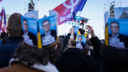 Lors d'un meeting&nbsp;de Jean-Luc Mélenchon, le 6 mars 2022 à Lyon. (HUGO AZMANI / HANS LUCAS / AFP)