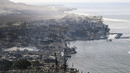 Une vue aérienne des ravages des incendies dans l'île de Maui, sur l'archipel d'Hawaï (Etats-Unis), le 10 août 2023. (PATRICK T. FALLON / AFP)