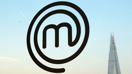 Le logo de l'&eacute;mission "Masterchef" sur la porte d'un restaurant &eacute;ph&eacute;m&egrave;re &agrave; Londres (Royaume-Uni), le 18 septembre 2014. (JOHN ALEX MAGUIRE / REX / SIPA)