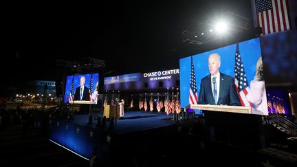 Le candidat démocrate à l'élection présidentielle, Joe Biden, prend la parole lors&nbsp;de la nuit&nbsp;électorale à Wilmington, dans l'Etat du Delaware, le 4 novembre 2020.&nbsp; (WIN MCNAMEE / GETTY IMAGES NORTH AMERICA / AFP)