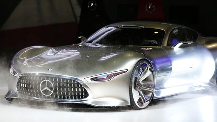 Pr&eacute;sentation de la Mercedes-Benz AMG Vision Grand turismo au salon de l'automobile de Los Angeles (Californie, Etats-Unis), le 20 novembre 2013. (MIKE BLAKE / REUTERS)