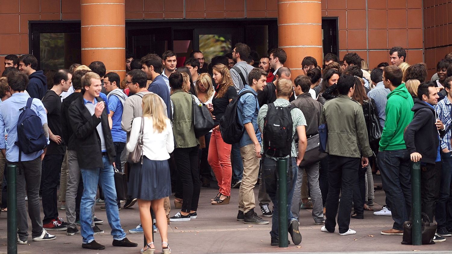 ENQUETE FRANCEINFO. Notes gonflées, clientélisme... "La corruption institutionnalisée" règne-t-elle vraiment dans les écoles de commerce ?