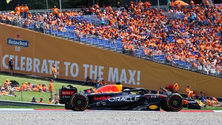 Max Verstappen lors de la course sprint du Grand Prix d'Autriche, le 9 juillet 2022. (JAKUB PORZYCKI / NURPHOTO)