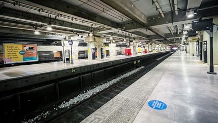 La station du RER C Bibliothèque François-Mitterrand à Paris, le 7 mars 2023. (BENJAMIN POLGE / HANS LUCAS / AFP)