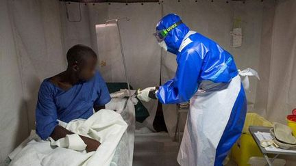 &nbsp; (A l'intérieur du centre de soins de Conakry © Service de santé des armées)