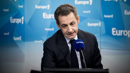 Nicolas Sarkozy, jeudi 8 juin 2016, dans les studios d'Europe 1, à Paris. (PHILIPPE LOPEZ / AFP)