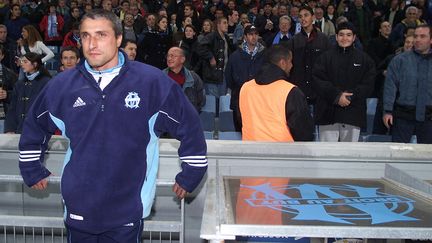 Bernard Casoni, à l'époque où il était entraîneur de l'Olympique de Marseille, en décembre 1999.&nbsp; (GERARD JULIEN / AFP)