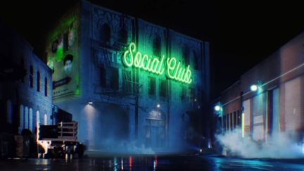 Le "Social Club" du clip de Oxmo Puccino.&nbsp; (SAISIE ECRAN CLIP SOCIAL CLUB D'OXMO PUCCINO)