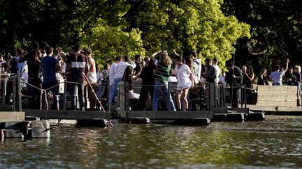 Lors de l'édition spéciale du festival "Paradise City" à Perk (Belgique), près de Bruxelles, le 2 juillet 2020. (KENZO TRIBOUILLARD / AFP)