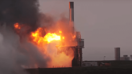 L'explosion de la fusée allemande Rocket Factory Augsburg (RFA) lors d'un premier test de lancement en Irlande, le 19 août 2024. (CAPTURE D'ECRAN)