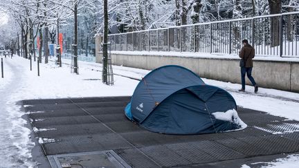 Une tente dans le 14e arrondissement de Paris, le 8 février 2018. (ROLLINGER-ANA / ONLY FRANCE / AFP)