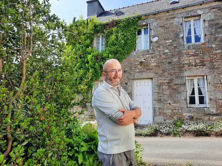 "C’est beaucoup d’émotion", se souvient Emmanuel Holder qui avait capté la présence du loup dans les Monts d’Arrée au printemps 2022, grâce à un piège photographique. (AGATHE MAHUET / RADIO FRANCE)