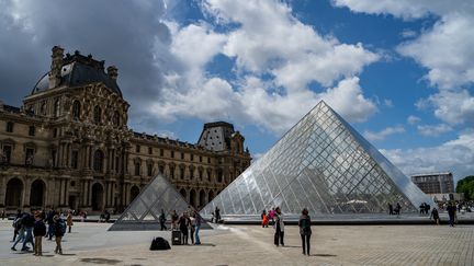 Le musée du Louvre, le 10 mai 2023. (NICOLAS LIPONNE / HANS LUCAS / AFP)