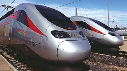 Deux trains à grande vitesse marocains en gare. (ONCF)