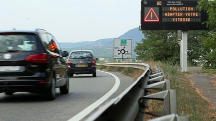 Pollution aux particules fines, à Colmar (Alsace). (THIERRY GACHON / MAXPPP)