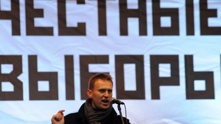 Alexei Navalny intervient à Moscou, le 24 décembre 2011, pour dénoncer les résultats des législatives du 4 décembre du même mois. (AFP PHOTO / KIRILL KUDRYAVTSEV)