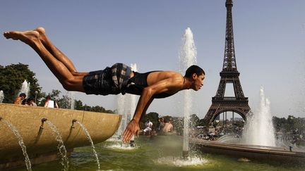 Paris (France), 32 &deg;C, le 19 ao&ucirc;t 2012. (VINCENT KESSLER / REUTERS)