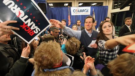 Le candidat &agrave; l'investiture r&eacute;publicaine Rick Santorum lors d'un meeting &agrave; Cuyahoga Falls, dans l'Ohio (Etats-Unis), le 5 mars 2012. (MARIO TAMA / GETTY IMAGES NORTH AMERICA)