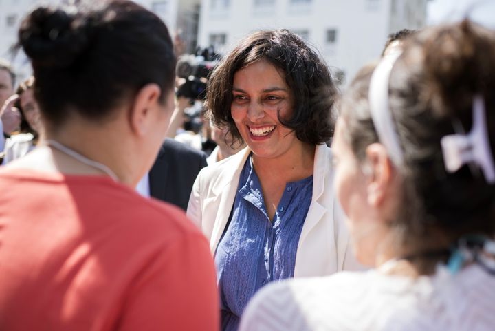 Myriam El Khomri en déplacement dans le quartier de La Duchère, à Lyon (Rhône), en tant que secrétaire d'Etat à la politique de la Ville, le 2 juillet 2015. (ROMAIN LAFABREGUE / AFP)