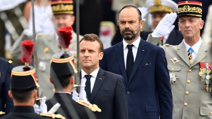 Emmanuel Macron et Edouard Philippe, lors du défilé militaire organisé le 14 juillet 2019 à Paris. (MUSTAFA YALCIN / ANADOLU AGENCY / AFP)