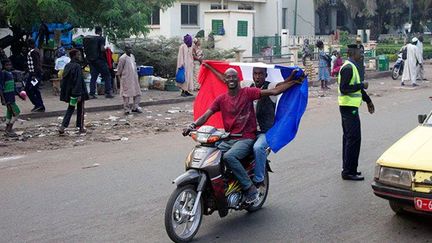 le lendemain de l’annonce faite par la France, le 11 janvier, d’envoyer des troupes pour aider l’armée malienne à stopper l’avancée des islamistes dans le nord du Mali. (AFP PHOTO / HABIBOU KOUYATE)