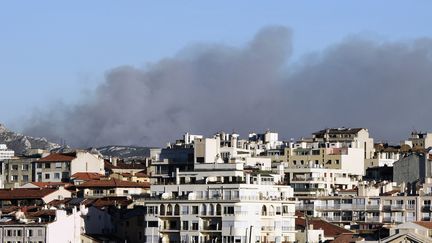 Marseille : un important incendie s'est déclaré à proximité du parc national des Calanques