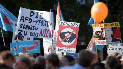 Heurts entre militants de la CDU, le parti d'Angela Merkel, et militants de l'AFD, Alternative für Deutschland, parti populiste, dans le Bade-Wurtemberg pendant la campagne pour les élections législatives en septembre 2017&nbsp; (MAXPPP)